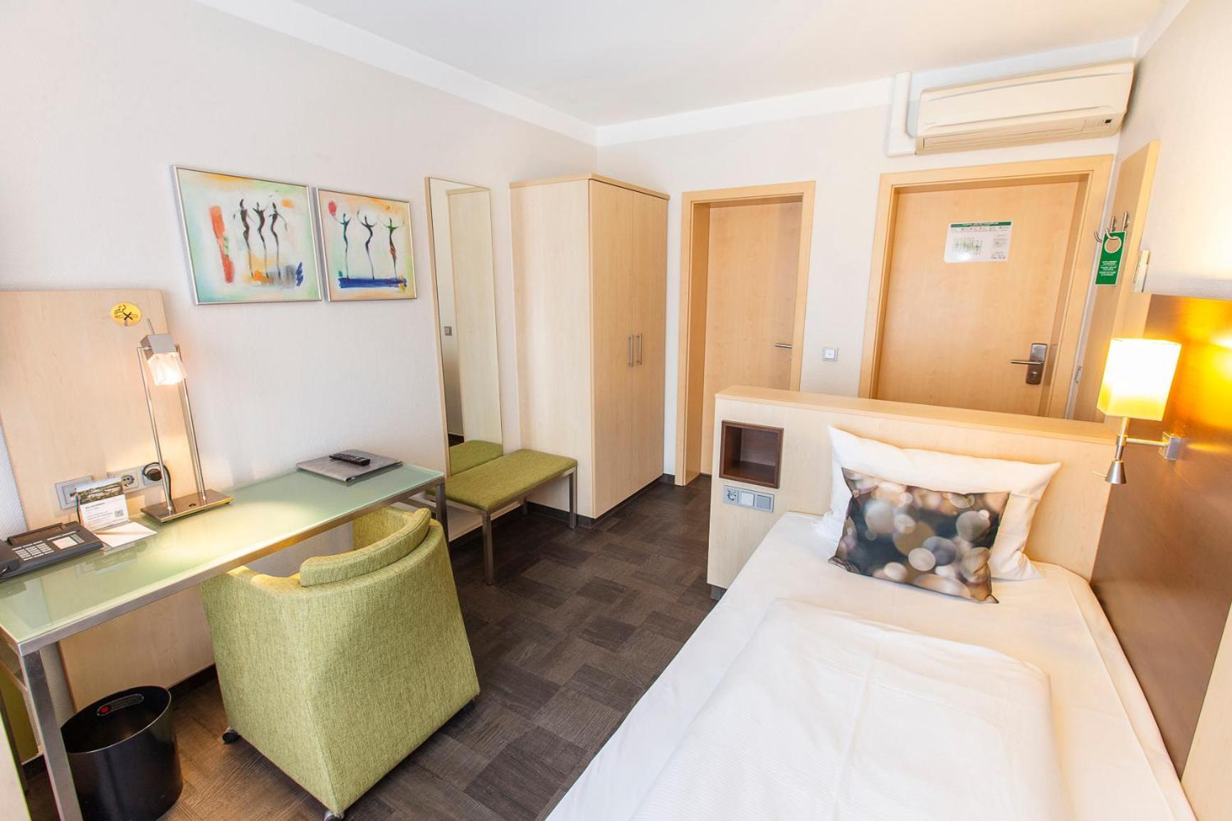 Hotel Scheffelhoehe Μπρούχσαλ Εξωτερικό φωτογραφία