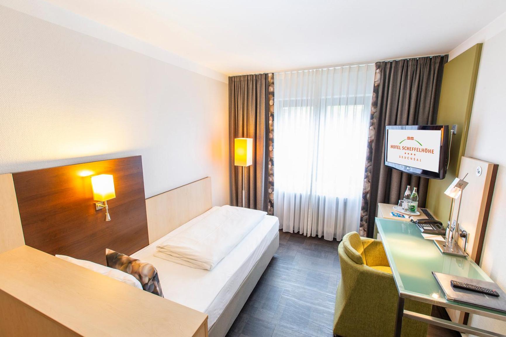 Hotel Scheffelhoehe Μπρούχσαλ Εξωτερικό φωτογραφία