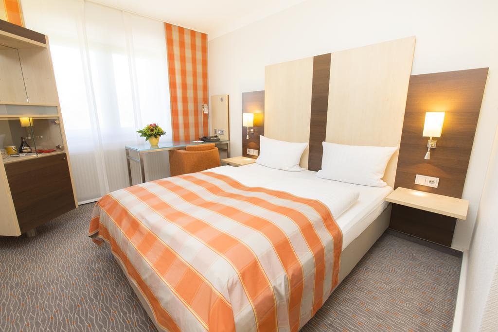 Hotel Scheffelhoehe Μπρούχσαλ Εξωτερικό φωτογραφία