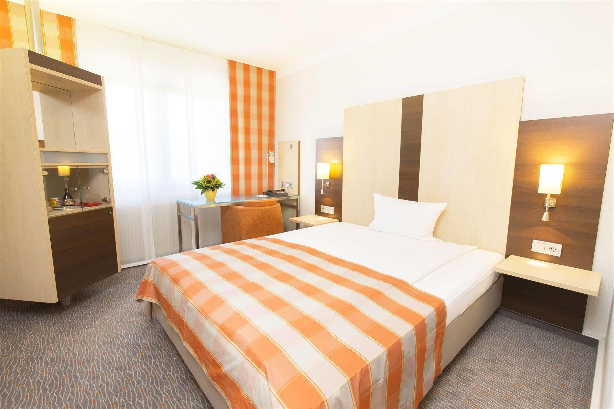 Hotel Scheffelhoehe Μπρούχσαλ Εξωτερικό φωτογραφία