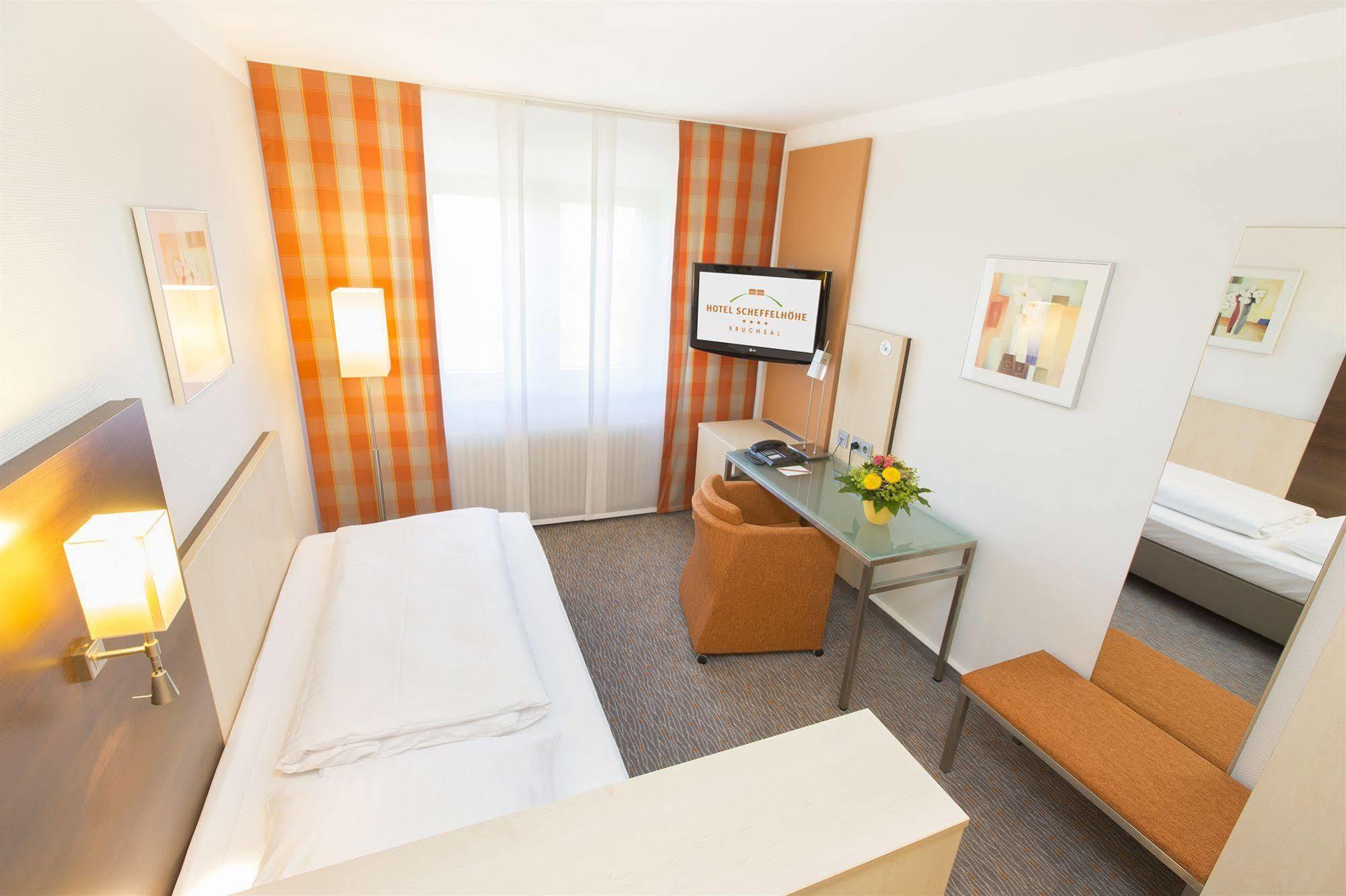 Hotel Scheffelhoehe Μπρούχσαλ Εξωτερικό φωτογραφία